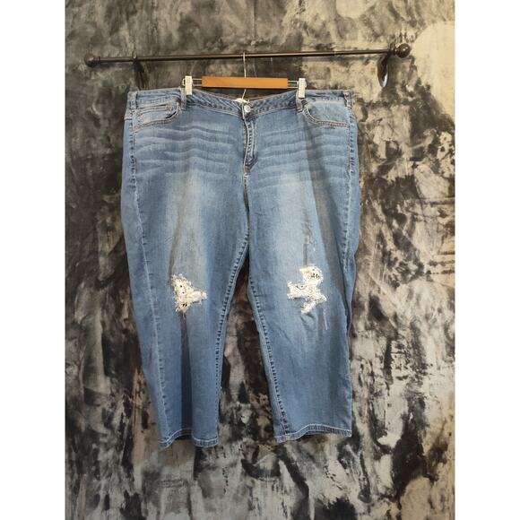 Lane  Bryant  Mid Rise Essential Stretch GirlFriend Crop 28 Jeans - Picture 1 of 9